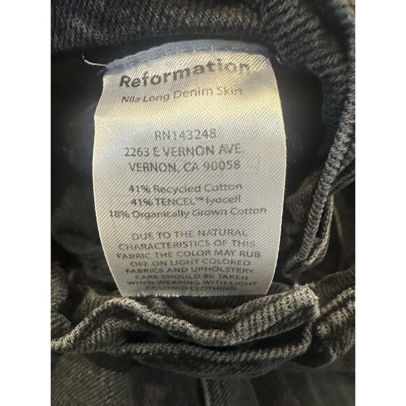 Reformation Nila Long Denim Skirt Front Slit Raw Hem Faded Washed Black Size 28 - Picture 11 of 12